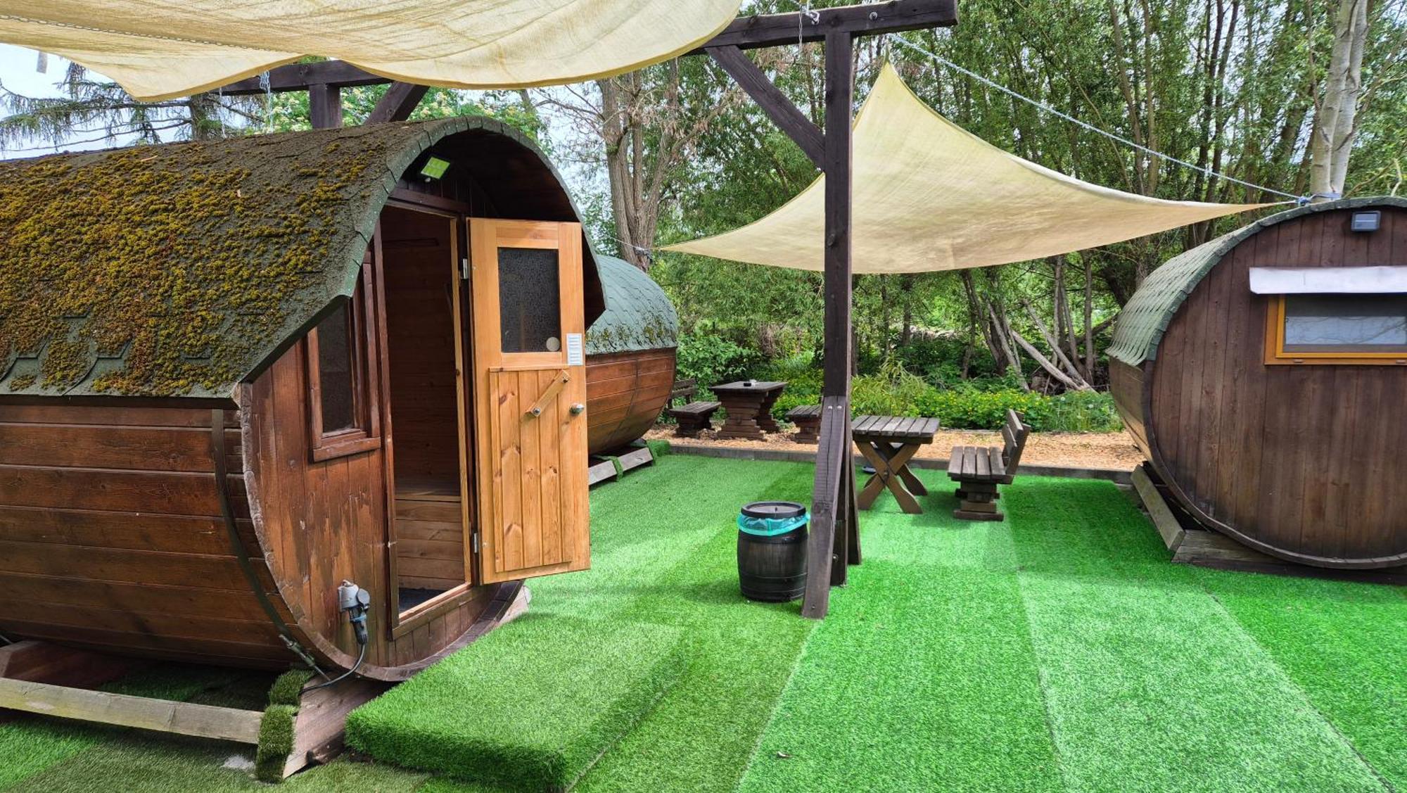 Mini Hotel Uebernachten Im Gurkenfass リュベナウ エクステリア 写真