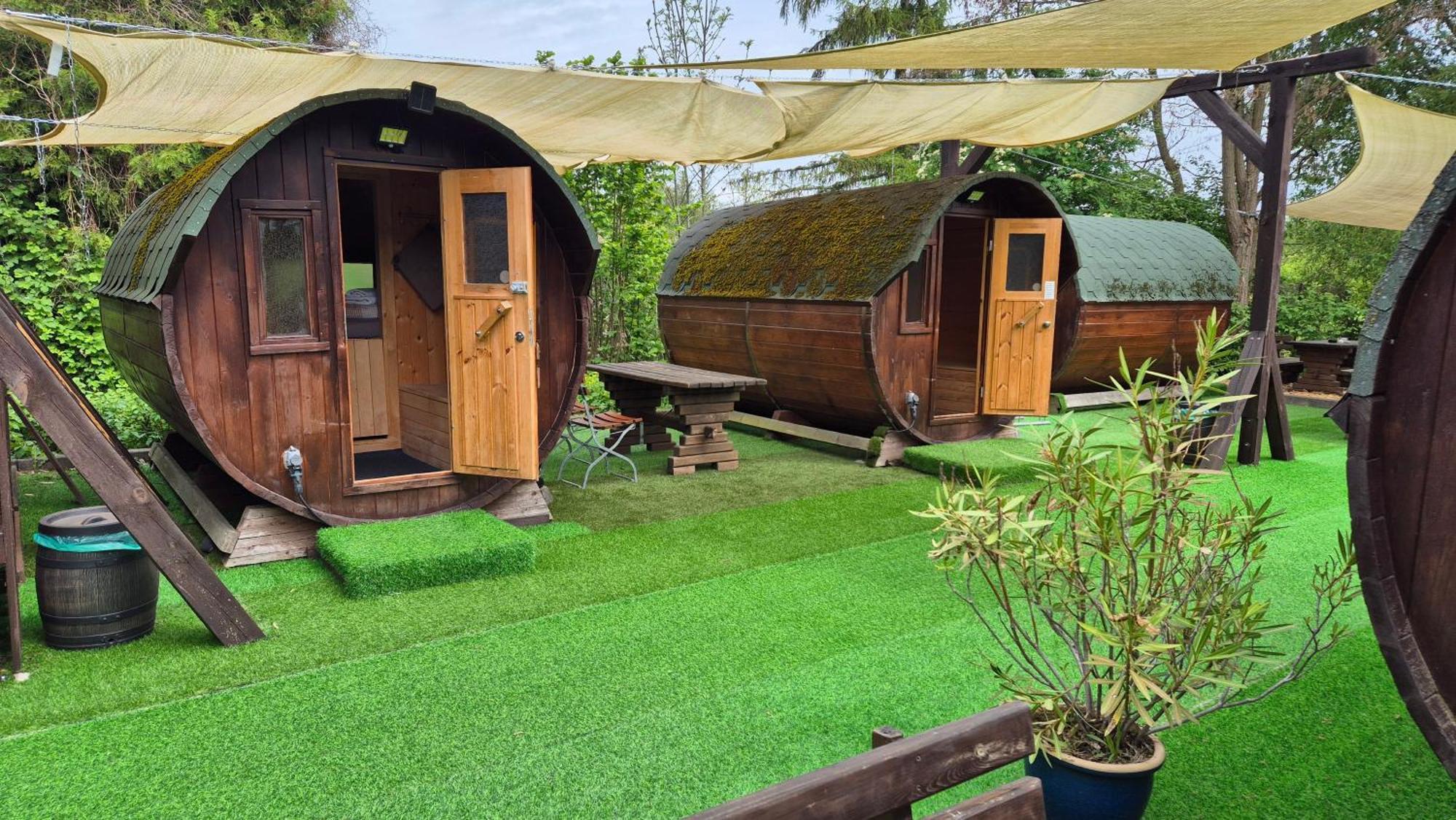 Mini Hotel Uebernachten Im Gurkenfass リュベナウ エクステリア 写真