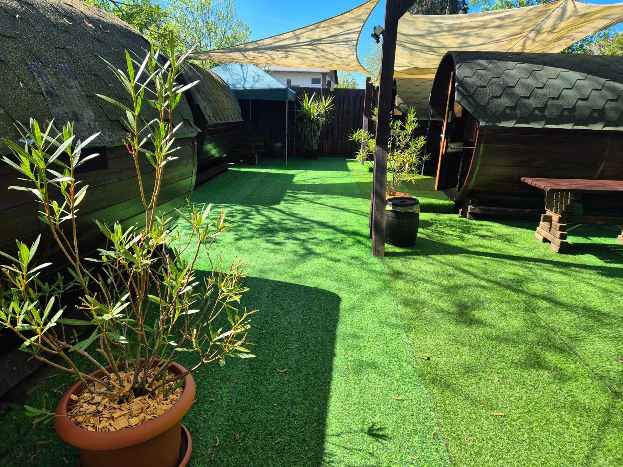 Mini Hotel Uebernachten Im Gurkenfass リュベナウ エクステリア 写真
