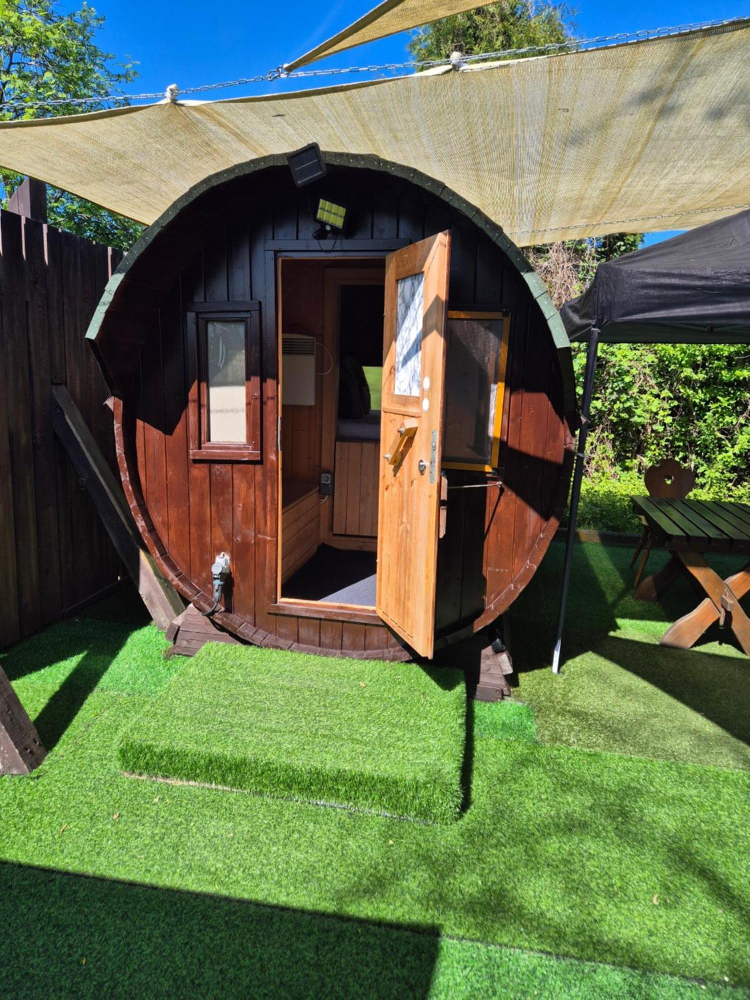 Mini Hotel Uebernachten Im Gurkenfass リュベナウ エクステリア 写真