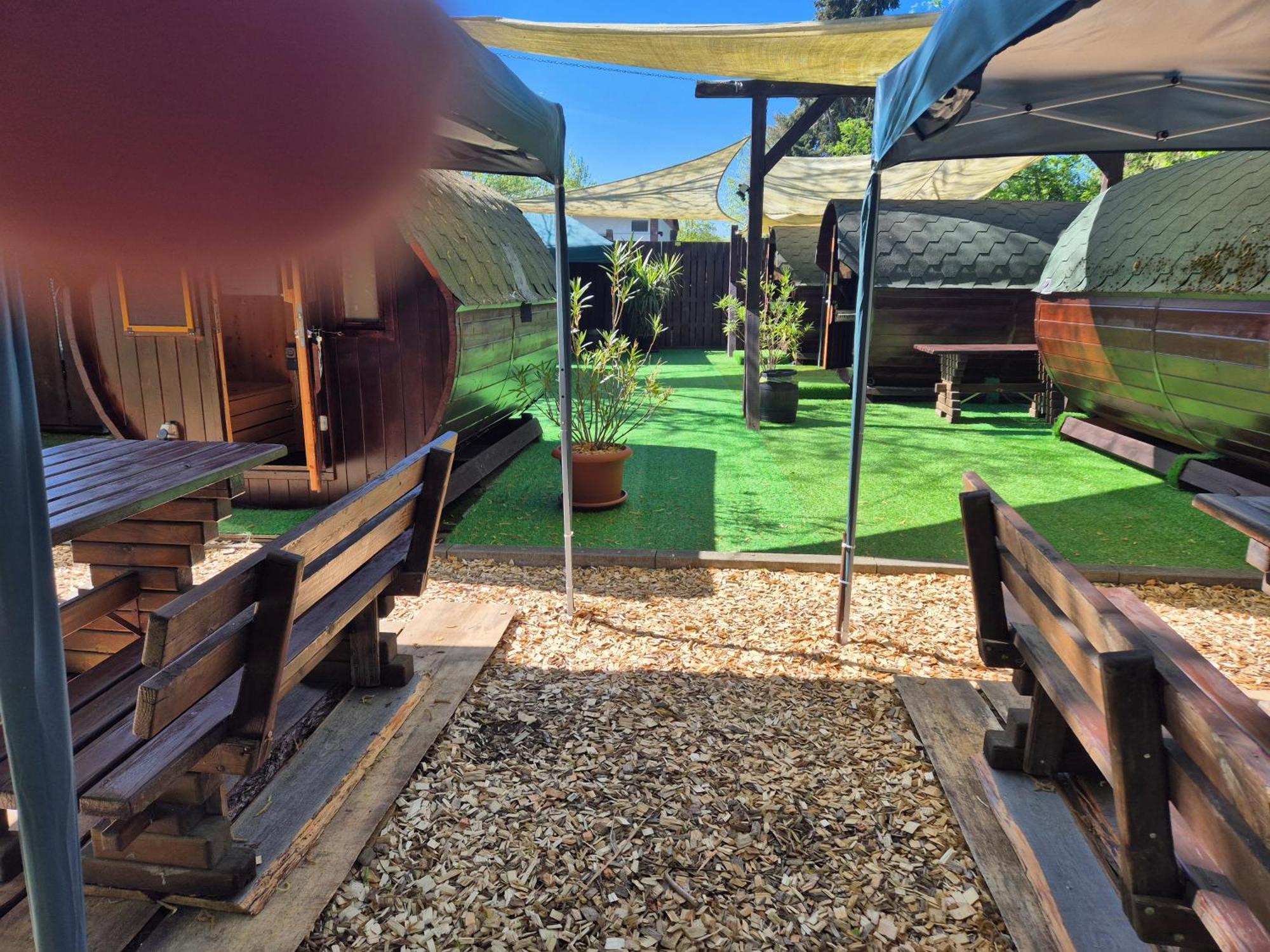 Mini Hotel Uebernachten Im Gurkenfass リュベナウ エクステリア 写真